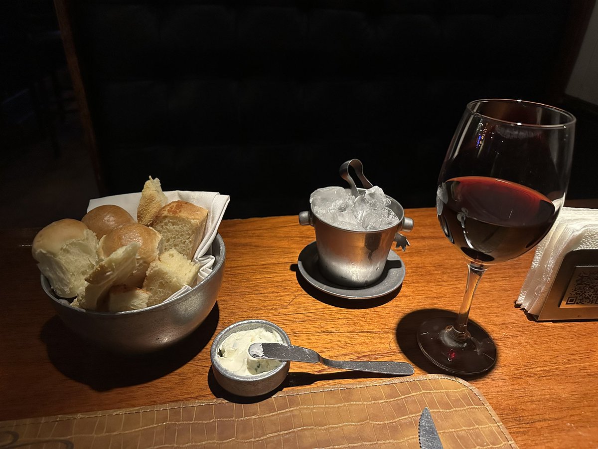 Me dio hambre y salí a cenar a las 2AM a tres cuadras de mi casa. Andá a buscarla NYC.