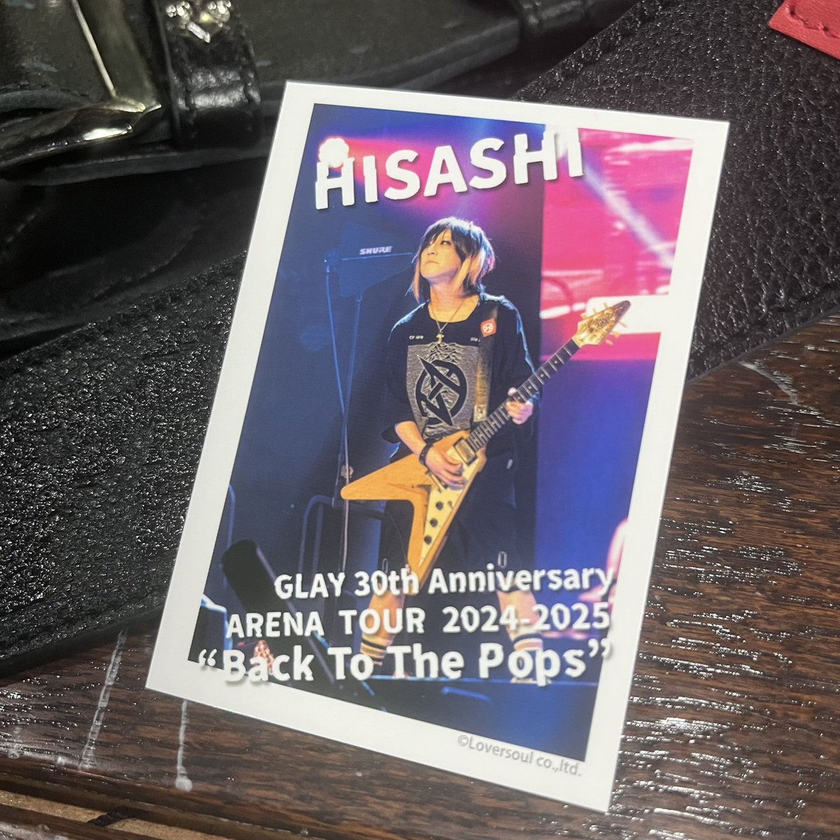 MODERNPIRATES14's tweet photo. HISASHIさん(GLAY)カード出ました〜‼️👍
HISASHIさんにはモダンパイレーツのギターストラップを使用していただいています。いつもありがとうございます‼️
こちらは現在、フライングVギターに着いている特注のギターストラップですが販売はもう少しお待ちください。
#モダンパイレーツ https://t.co/FsOWLZ1RH5