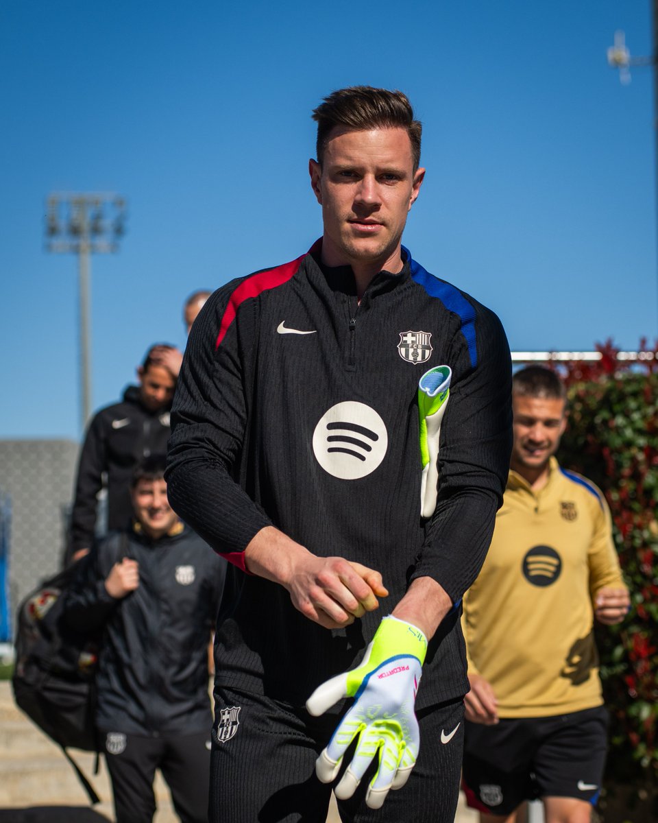 mterstegen1's tweet photo. Back to work with the other goalkeepers! 🔥🔥🔥