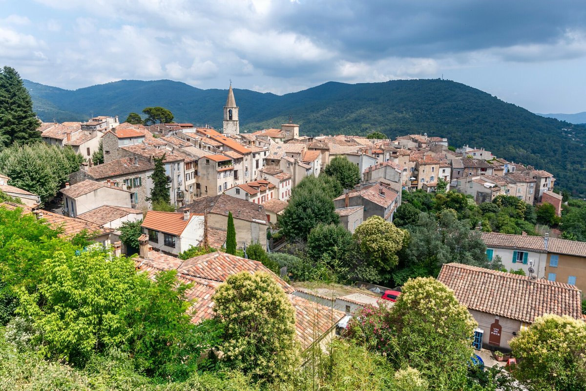 Var_Matin's tweet photo. #Photodujour
😍 Le village de Bargemon, Var.
📸 Florian Escoffier / Var-Matin
#varmatin #cotedazur #bargemon https://t.co/zrszjSzeXj