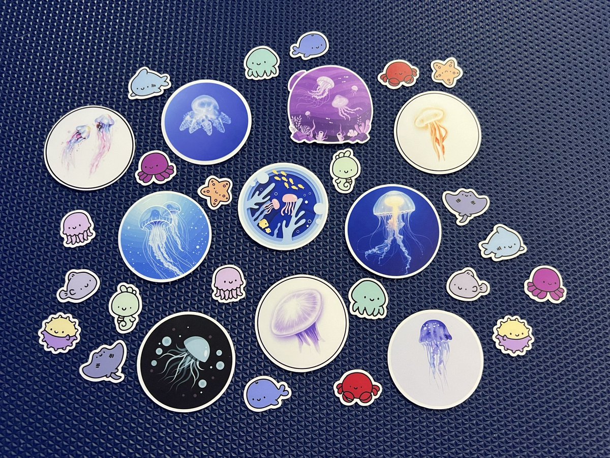 New sticker collection releases now in my Etsy shop! Vintage Springtime Flowers and Sea Life: Jelly Fishies 😱😱😱

Purchasing from my shop helps support my new sticker shop 🥹🙏