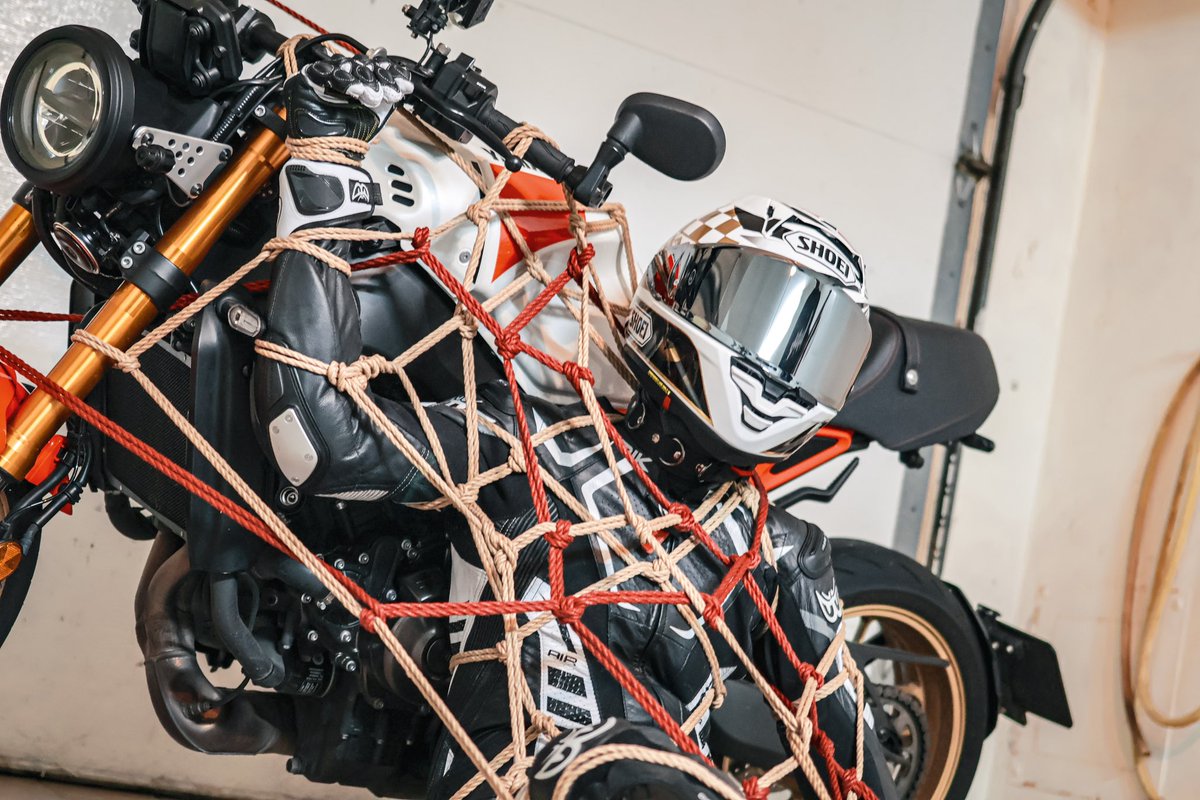 動不了了…只能乖乖張嘴

身體動不了，但嘴巴還能用 🥵 

已經憋到被玩都硬不起來了我好想射🥺🥺

🪢：<a href="/Windwood20/">Windwood。Kazeki</a> ❤️
📷： <a href="/reMaster_AK/">AK</a>  ❤️
📷： <a href="/kuroi_yuki18/">厭世黑雪</a>  🐶