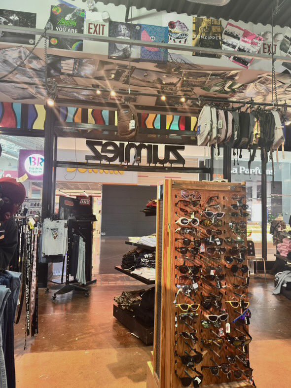 kaiko51526's tweet photo. I love going to Zumiez https://t.co/mrFd8shFit