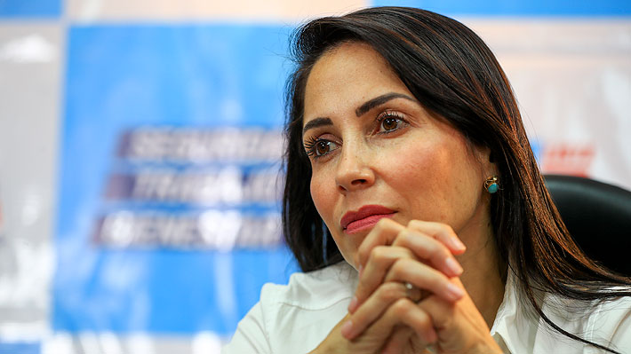 politicsecu's tweet photo. 📍Ante la Fiscalía Federal de NY, un grupo de migrantes ecuatorianos presentaron una denuncia contra Rafael Correa, vinculan a Correa con cárteles del narcotráfico, acusandolo de financiamiento político ilegal. El caso involucra a Luisa González y altos dirigentes del correismo. https://t.co/KlutRNdnil