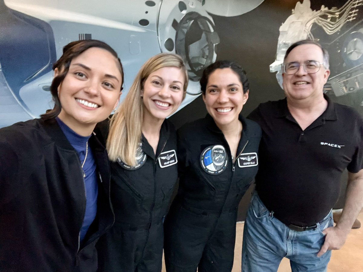 whoisheartbreak's tweet photo. Some of the most incredible humans on, and off, Earth 👩🏽‍🚀🚀 https://t.co/ZC0cEGaaBK