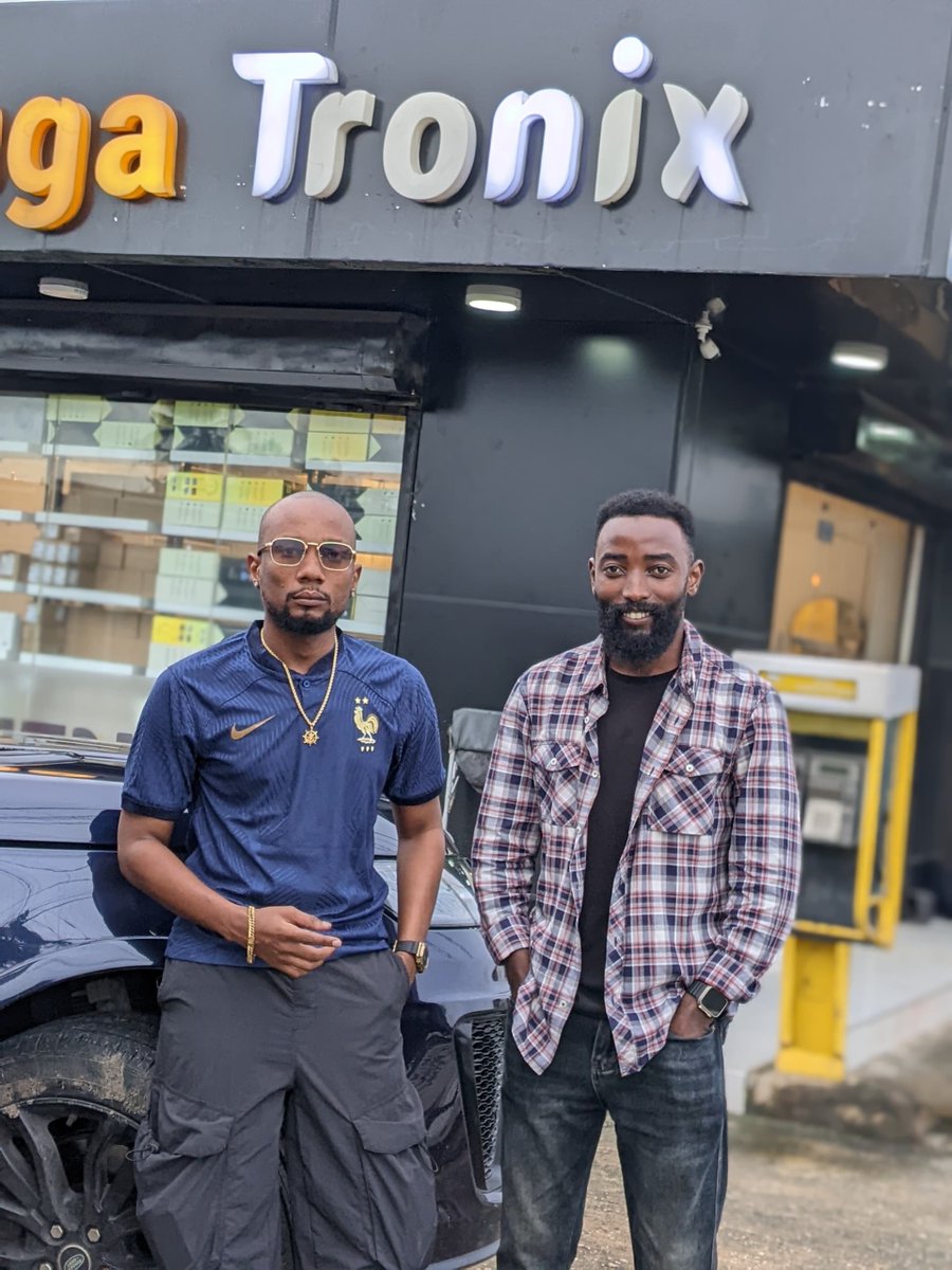 ze_mandevu's tweet photo. Potelea pote ishu ya Nandy kutupiga hii picha na Nenga kuniomba picha, nilichotaka kusema utapitwa na vingi kama huvai Cargo Pant kutoka The Mandevu Store.!😁 https://t.co/kbdJLmswbo