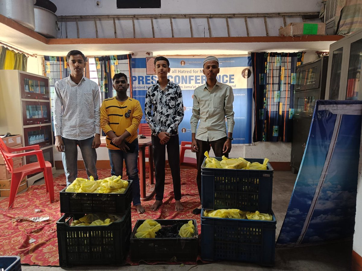 mkaindia's tweet photo. SPREADING JOY, SHARING COMPASSION!
AMJ #Jamshedpur, #Jharkhand distributes 250 fruit kits to MGM Hospital patients!
A beautiful act of kindness, bringing smiles to those in need!
#FruitDistribution #CompassionInAction #KindnessMatters https://t.co/25WuQF2uJR