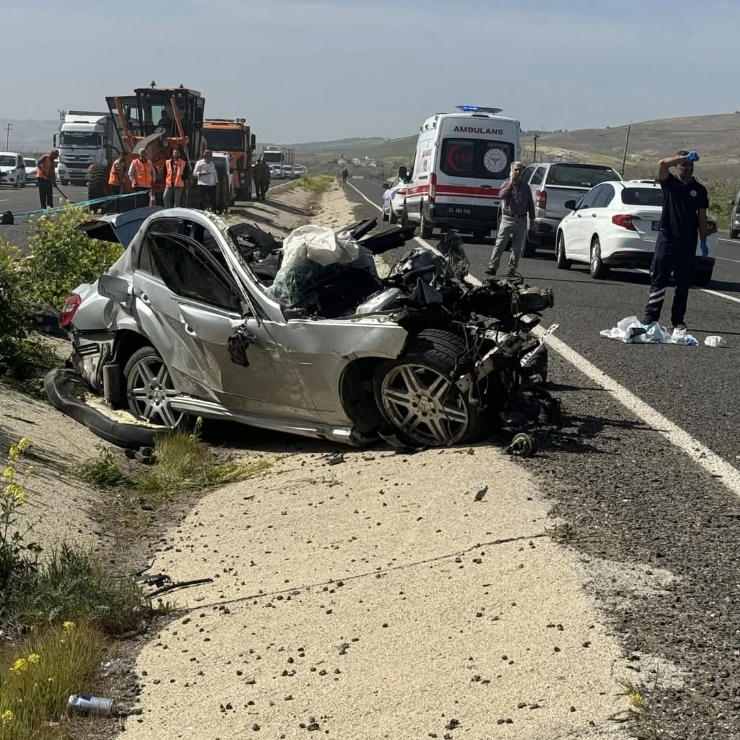 Bayram tatilinin 1. günü 766 trafik kazası meydana geldi.

5 kişi hayatını kaybetti, 1.219 kişi ise yaralandı. #haber #sondakika Malatya