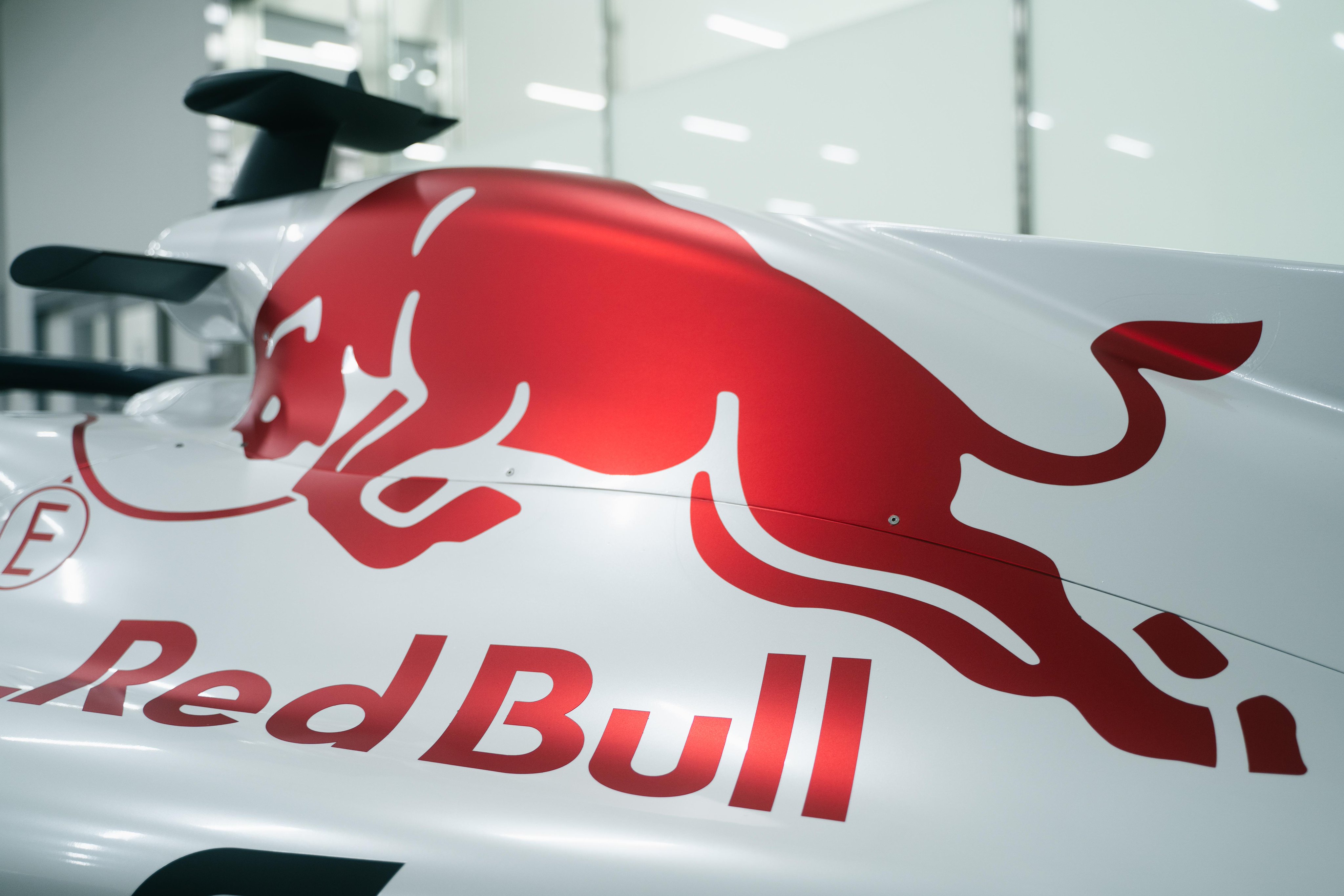 redbull 100本 格安でお譲り致します！