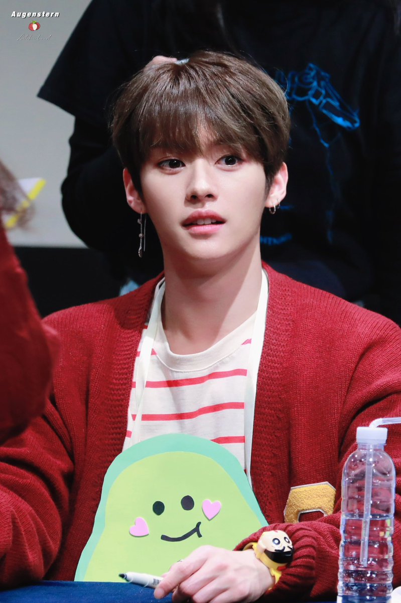 Litchiiland's tweet photo. 191229 Fansign

아기..

#AprilFoolsDay 
#만우절
#LeeKnow
#리노
#리노는기여어
#Straykids
#스키즈
#스트레이키즈 https://t.co/FsdUYgqIjh