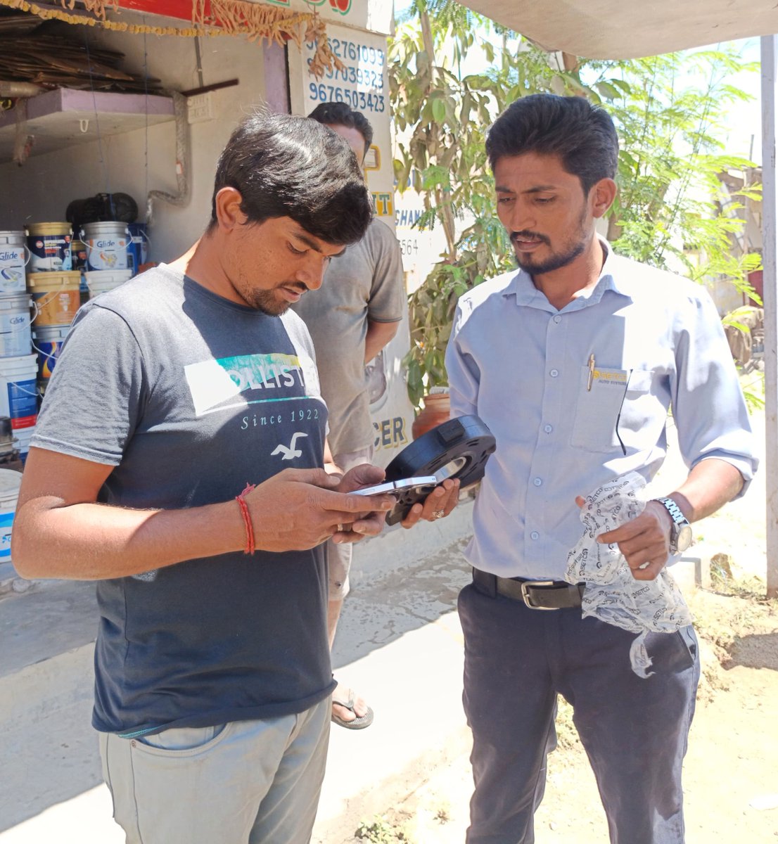 SetcoAutomotive's tweet photo. Our van campaign at Kamareddy, We connected with mechanics and retailers to highlight the unbeatable quality of LIPE clutches!
#SetcoAutoSystems #Clutchleaders #Leadersintruckparts #Alliedproducts #Drivewithsetco https://t.co/o7zbalE9JY
