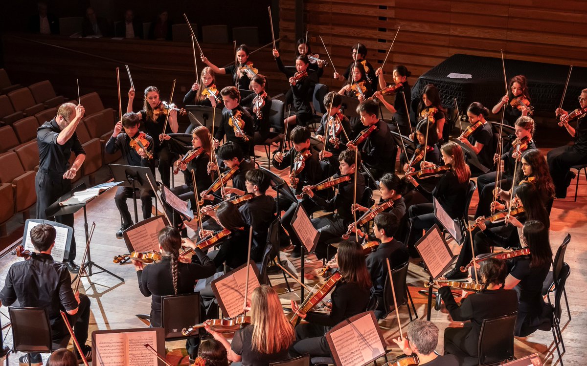 The Orchestral Music at Sevenoaks concert showcased our fantastic classical ensembles. 🎻
The evening included performances from the Wind Band, Symphony Orchestra and Flute Quartet. Sixth Form students Eve and Paul conducted the Chamber Orchestra. Well done to all involved! 👏🌟