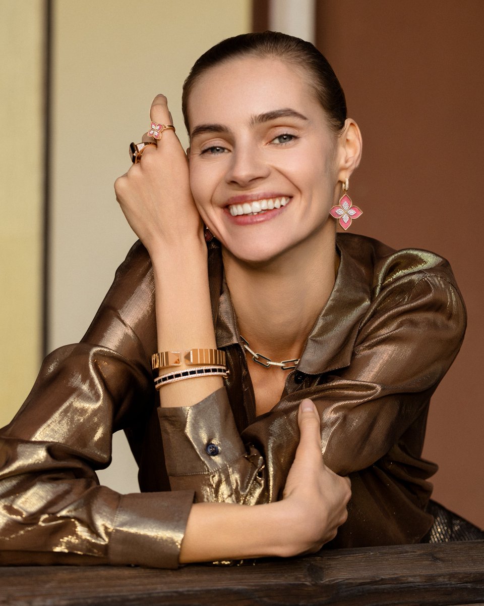 RobertoCoin1's tweet photo. Choose, mix and wear. This jewelry beauty routine never gets old. Find your look on our collections page.

#RobertoCoin #PrincessFlower https://t.co/veijHiBFX0