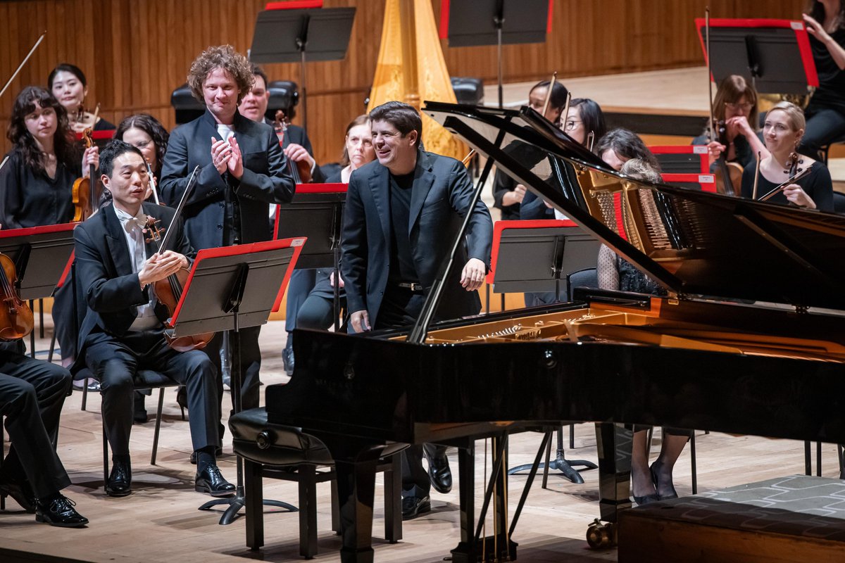 Some pictures from this past Sunday with the Philharmonia Orchestra and Santtu-Matias Rouvali. Thank you to all the London audience for joining us! 

#javierperianes #saintsaens #philharmoniaorchestra