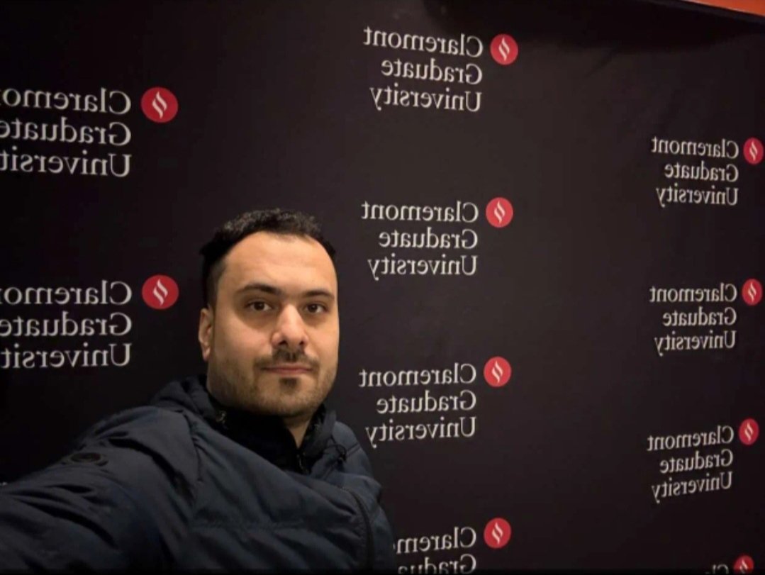 أبارك أيضا  لأخي وصديقي د. محمد أبو داوود حصوله على درجة الدكتوراه في الإدارة والقيادة في الصحة العامة من الولايات المتحدة الأمريكية. 

ألف مبارك يا أبو سارة