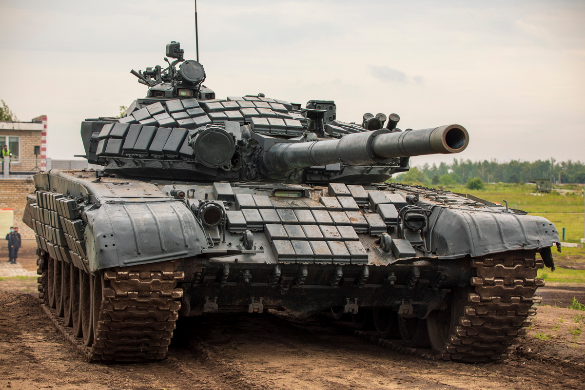 TouaregNetvor's tweet photo. 🔍 Co skrývá ruský tank T-72 pod kapotou? 🔍

Tank T-72 – legenda, která brázdí bojiště po celém světě. Jaký motor ho pohání? Jaké palivo zvládne spálit? A proč je tak odolný?

💡 Odpovědi na tyto otázky (a mnohem více) najdete v novém článku:
👉 https://t.co/rVU4NTGQoZ
#ARMY https://t.co/TbWOb0vy6Z