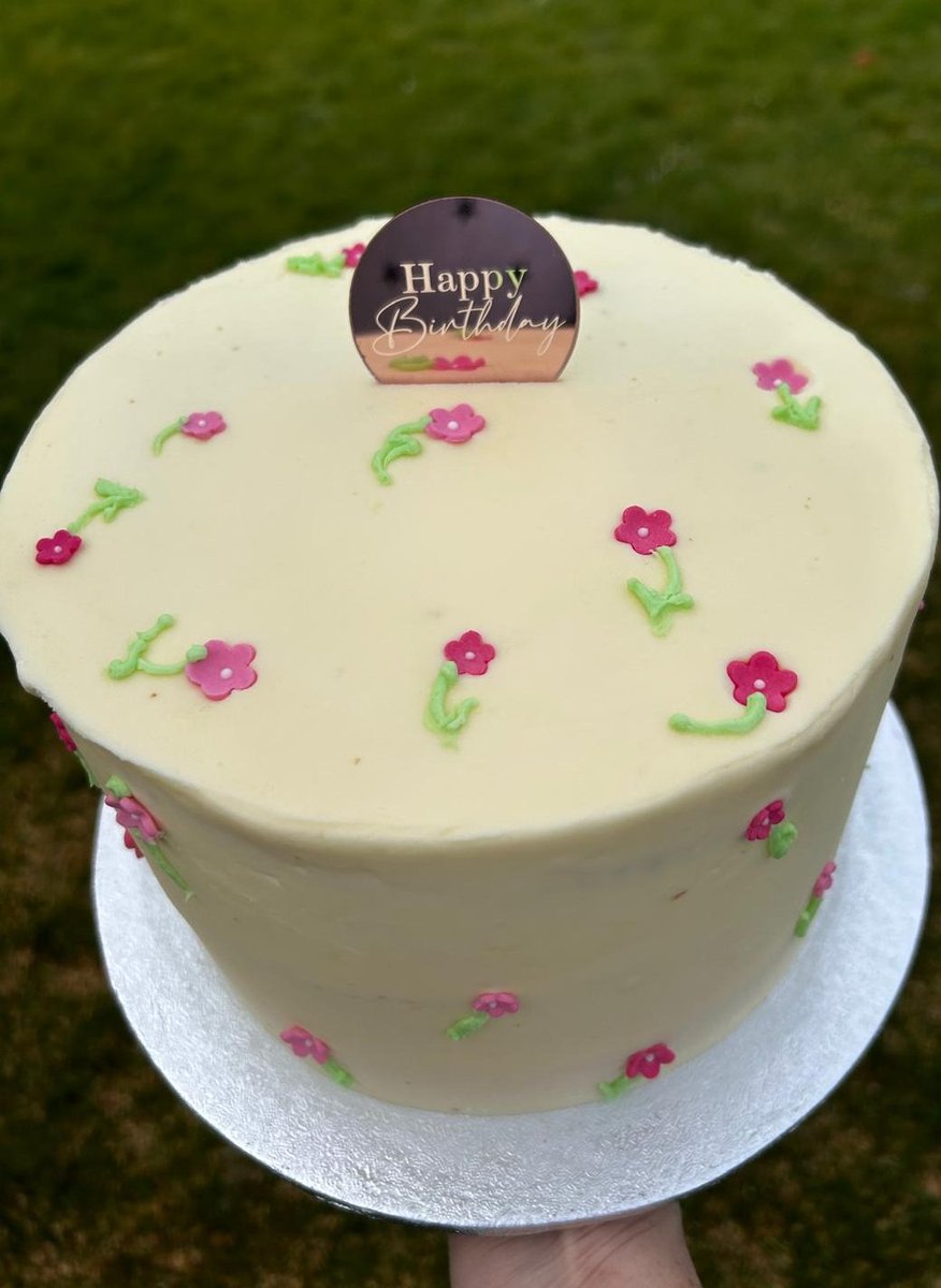 Onlyonemeeko's tweet photo. Just a lightly floral birthday cake is all you need 😊
https://t.co/aTHPaZiDIc
#earlybiz #flowers #Celebration https://t.co/VwDPD4l4Zk