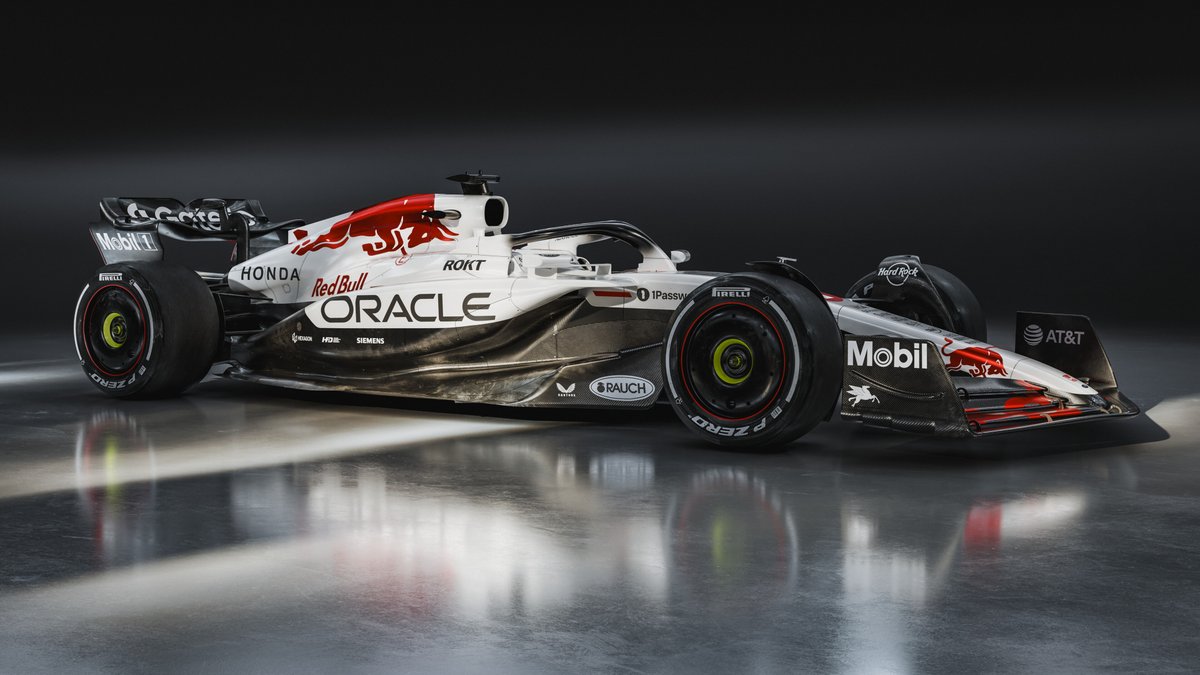 🇯🇵日本GP特別リバリーきたぁぁ！✨
赤白カラー最高すぎる...ｯ❤️🤍
#RedBull #翼をさずける