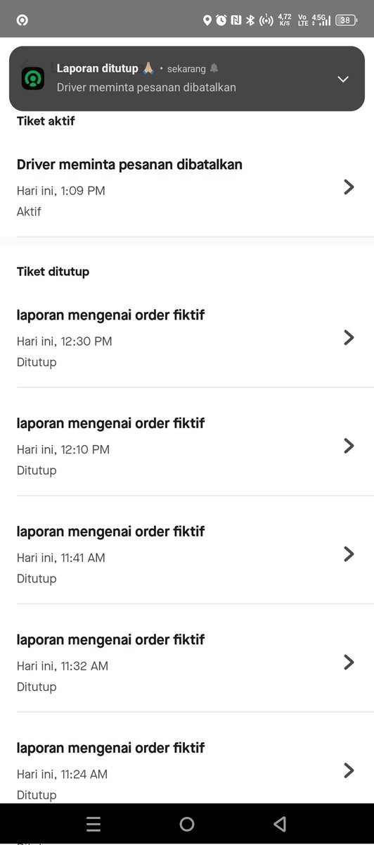 verrybodong's tweet photo. Bikin laporan udah segitu banyaknya, hampir 3 jam proses orderan. Masih disuruh nunggu customer..
Ini mah customer sama customer care nya sama aja..
Saya selama jd customer blm ada kecewa, ini begitu jd Driver Kecewa parah si sama @gojekindonesia .
Bisa ga ya dari jalur viral ? https://t.co/Rs2cWO7R9r