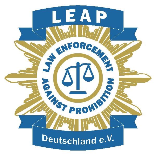 Heute vor genau 1 Jahr hat Deutschland #Cannabis entkriminalisiert. Ein historischer Schritt für Bürgerrechte, Gesundheitsschutz und eine faire Drogenpolitik.
Wir erinnern an diesen Tag und kämpfen weiter für mehr Gerechtigkeit.
#1JahrCannabisReform #DrugPolicy #LEAPDeutschland