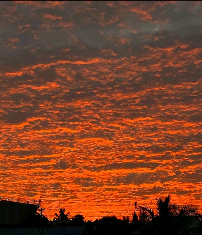 Please share your sunset/sunrise 🌆