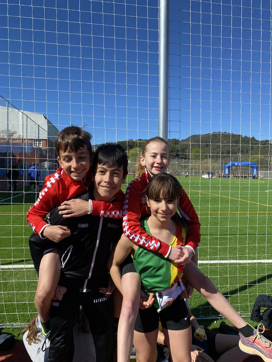 llornews's tweet photo. FINS L’ANY VINENT!!! 🥳🏃🏻♀️🏃🏻
#cross #llor https://t.co/XF3Nh3q3aa