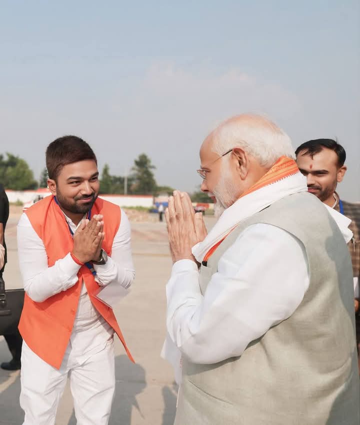 dmkasyap4205's tweet photo. नेता नहीं कार्यकर्ता है मनीष कश्यप तो अबकी बार कार्यकर्ता ही चनपटिया विधानसभा क्षेत्र में इतिहास रचेगा  

- देश के यशस्वी प्रधानमंत्री श्री @narendramodi जी के साथ एक छोटा सा कार्यकर्ता 

@MKasyanov

#ManishKasyap #NarendraModi #Chanpatiya #biharvidhansabhaelection2025 https://t.co/5saSJfbJ8P