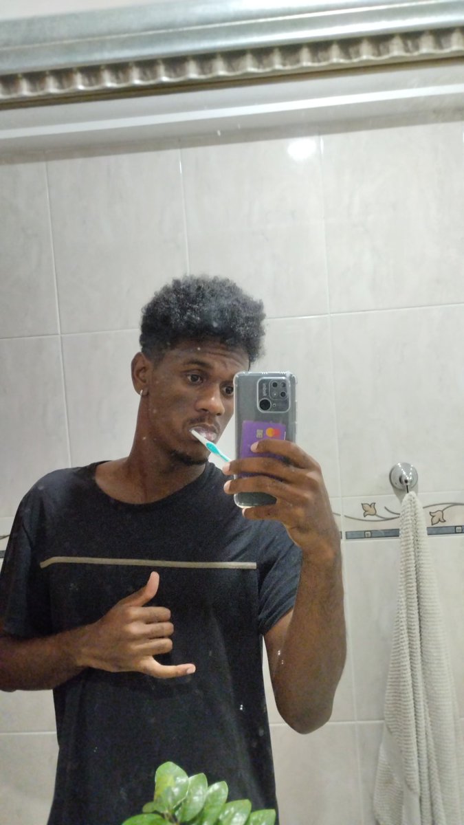 andradearqlol's tweet photo. Boa madrugada fml! 

 Partiu começar então o tal do mês de Abril 😴🙌🏿 https://t.co/ZkpR1mlsef