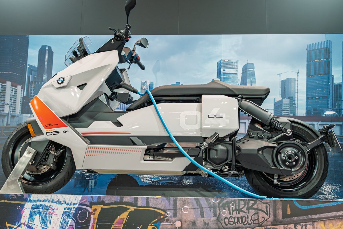 ppeisukeqq's tweet photo. BWM MOTORRADブースにて
#瀬名雪未 さん
瀬名さんの衣装とバイクの感じがあってるよなーって思ってふと気づく、PRの担当バイクに併せた衣装になってるんだ4人とも(遅すぎ。)
撮影させていただきありがとうございました。
#CE04
#東京モーターサイクルショー2025 https://t.co/zCSqp8uUFi