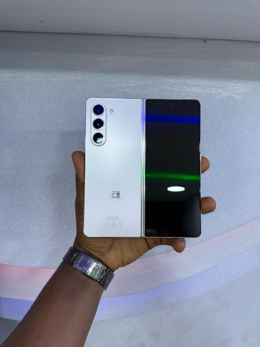 gadgetfreakzng's tweet image. New No Box Samsung Galaxy Fold 5 256Gb Dual Sim 1,300M

#falz #peller #iphonexr #spiderman4 #mrbanks