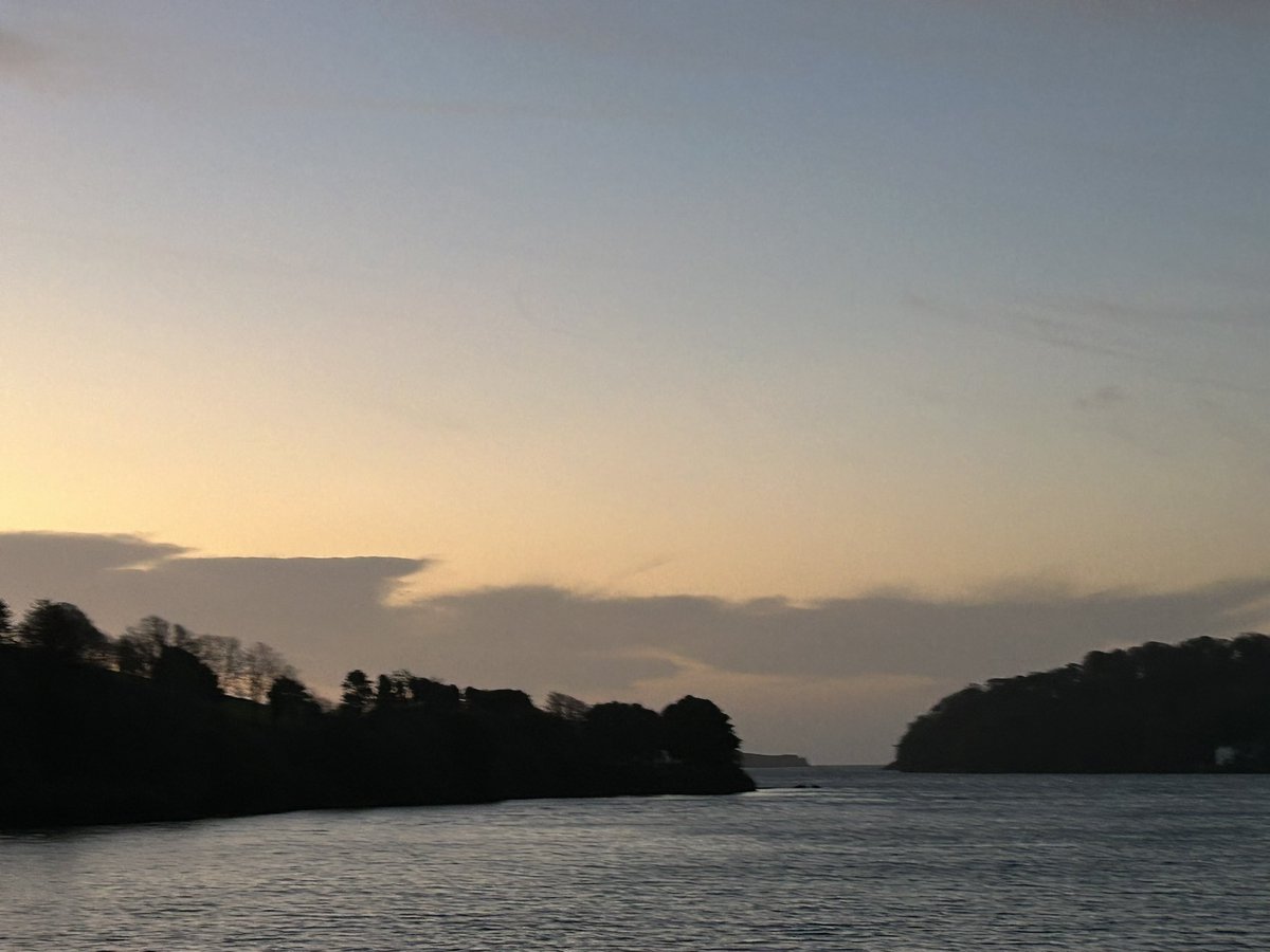 DeasyPamela's tweet image. day91 of #100daysofwalking 

#Tuesday 1st April and I’m back to College today 🤞🏻 hopefully I will last the day, an early stroll before I left earlier.

#SpringinIreland #April #BowelCancerAwarenessMonth 💙