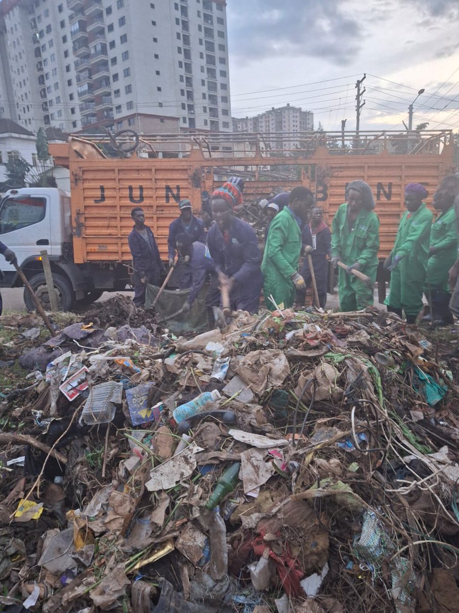 "Need reliable garbage collection? Junky Bins has you covered! Fast, affordable, and eco-friendly trash pickup for homes and businesses. Contact us today and keep your space clean! #JunkyBins #GarbageCollection #CleanLiving"