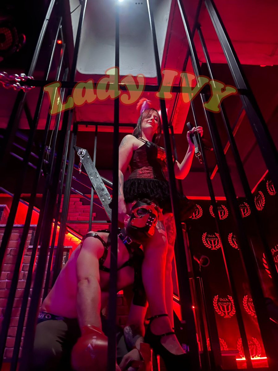 Sacando al perro a pasear...

#petplay
#bdsm
<a href="/SalaOlimpo/">Sala Olimpo</a>