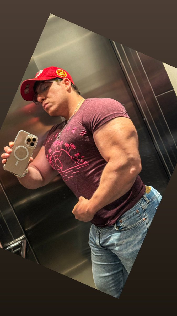 Good Light + Good Mirror + Imprived MuscleBody = HIMBO SELFIE TIME