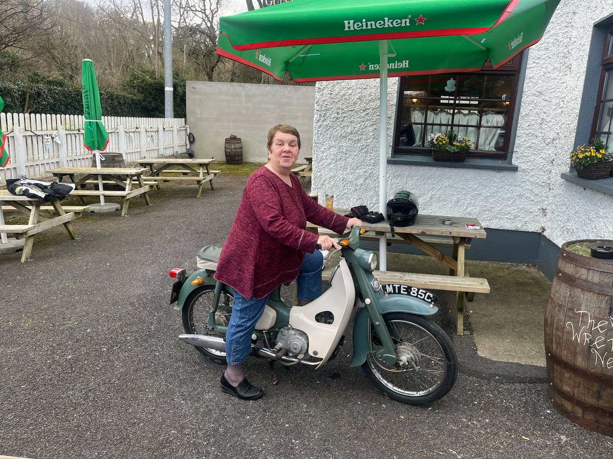 🚨 BIG NEWS! 🚨 The Wren’s Nest is going mobile! 🏍️💨 We’re delighted to announce our brand-new delivery service – and who better to lead the charge than Una on her trusty Honda 50? 🍻

Keep an eye out for our new Deliveroo driver zooming around, and be sure to give her a beep‼️
