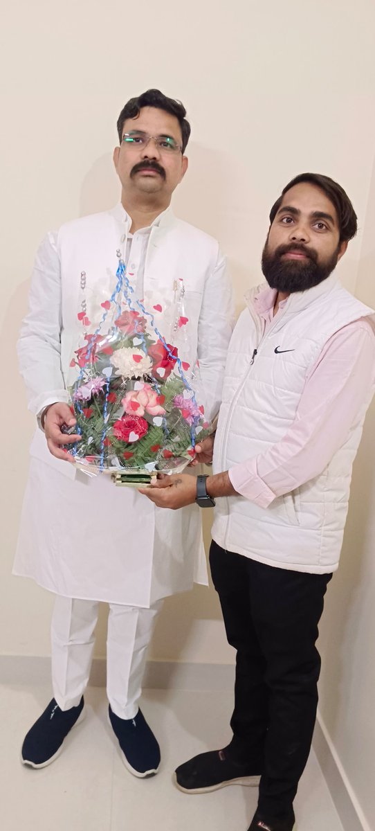 संपूर्ण भारत में शोषितों वंचितों को प्रभावशाली संगठन से जोड़ने वाले, भीम आर्मी की नींव, कुशल नेतृत्वकर्ता, बेहद लोकप्रिय नेता,मेरे मार्गदर्शक, अभिभावक, भीम आर्मी परिवार के मुखिया बड़े भाई Vinay Ratan Singh जी (राष्ट्रीय अध्यक्ष भीम आर्मी भारत एकता मिशन) को जन्मदिन की हार्दिक बधाई