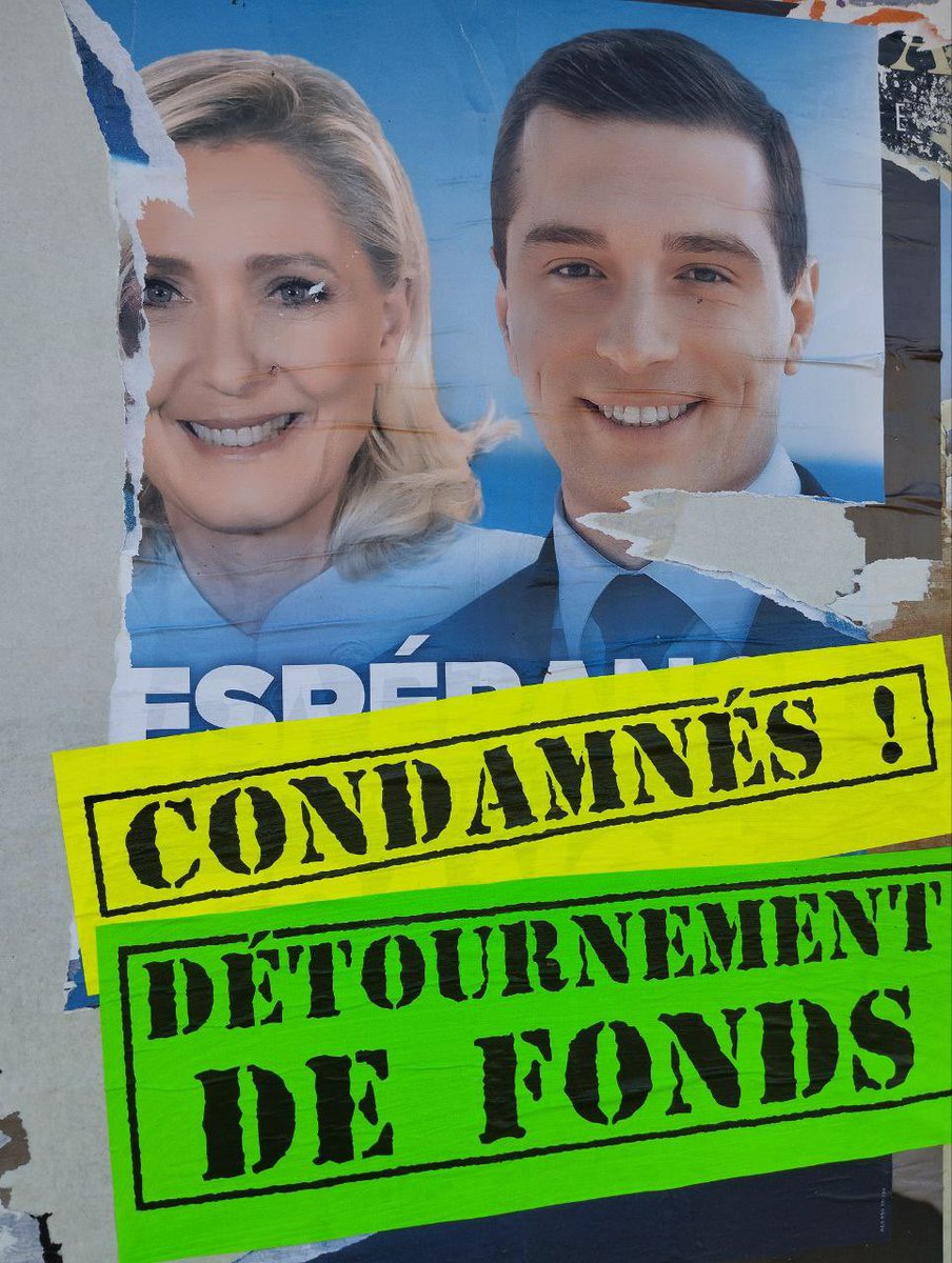 Francois_Ruffin's tweet photo. « Condamnés ! Détournement de fonds ! Voleurs de millions ! »
À votre colle et à vos balais ! 🧹
C’est parti en Picardie ! Et aujourd’hui, avec vous, dans tout le pays ! 🇫🇷 https://t.co/d51dxnr38S