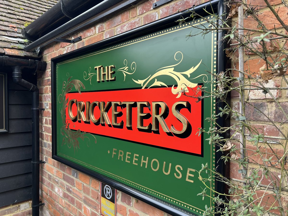 Lovely pub signs all finished in gold leaf we’ve just completed. 

.
.
.
.
#industrialestatesigns #hallmarksignsltd 
#industrial signs #bespokesigns #signmakers #signwriting #vinylsigns #signmanufacturers #traditionalsignwriting #vehiclegraphics #graphics
 #pubsigns #goldleaf