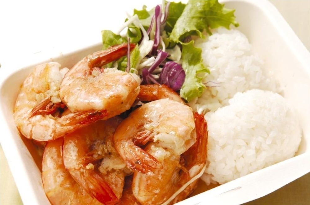 Fashion Press tweet media