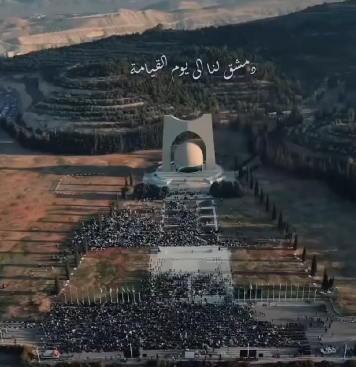 Gharamswindow's tweet photo. عندما يصبحُ القصرُ الجهوري مجلس للاطفال قبل الكبار 
وتصبح ثكَناتُ الجيش #مُصَلَّيات
والساحاتُ دُورَ #عبادة
والشوارعُ ميادينَ #تهليلٍ_وتكبير

فأنت في [#عيد_حقيقي] 
هذه أوّل (كل عام وأنتم بخير) منذ 55 سنة
يقولها السوريّون مِن قلوبهم.

سجل يا تاريخ💚✌🏻 https://t.co/kopG5jkHoD