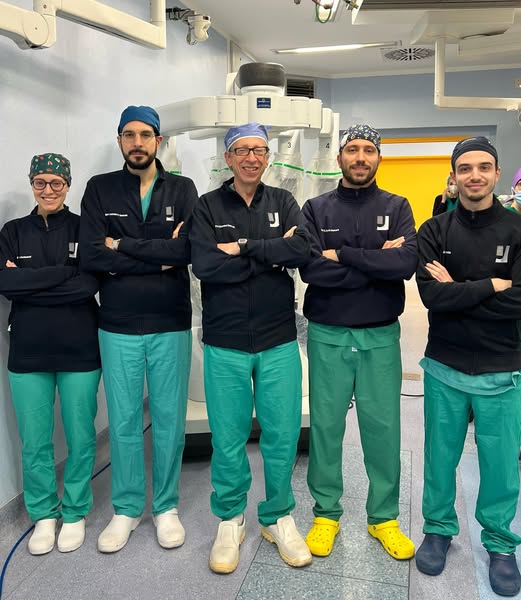 Policlinico Tor Vergata (@ptvonline2001) on Twitter photo Congratulazioni alla nostra Chirurgia Toracica, 100 interventi robotici eseguiti da una Equipe tra le più giovani in Italia. Daje!! 😜✌️💪
<a href="/unitorvergata/">Università di Roma Tor Vergata</a> <a href="/SaluteLazio/">Salute Lazio</a>
LEGGI IL COMUNICATO ---> shorturl.at/OQLfJ Congratulazioni alla nostra Chirurgia Toracica, 100 interventi robotici eseguiti da una Equipe tra le più giovani in Italia. Daje!! 😜✌️💪
<a href="/unitorvergata/">Università di Roma Tor Vergata</a> <a href="/SaluteLazio/">Salute Lazio</a>
LEGGI IL COMUNICATO ---> shorturl.at/OQLfJ