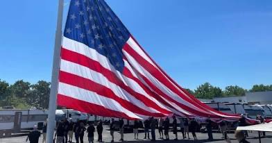 marcuslemonis's tweet image. Dear Any town USA,
I have received countless calls, emails, texts and mail regarding my refusal to take down the flag. These flags that I put up are not just at @CampingWorld. They have gone up at 1 small business in South Carolina @ShulersBBQ and in the town of Grafton IL.…