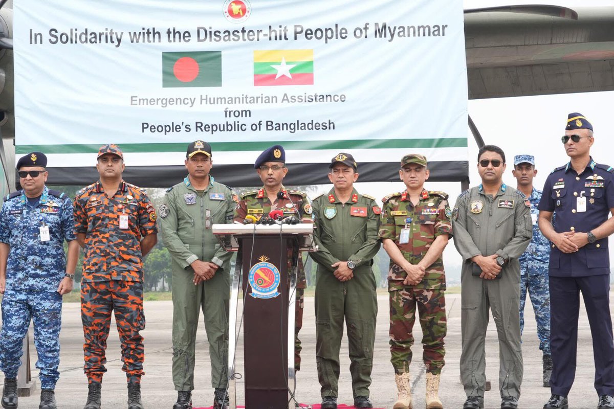 RaheedEjaz's tweet image. 🇧🇩 🇲🇲 #humanitarian #assistance #earthquake 
Expressing solidarity with #Myanmar to the devastating earthquake, #Bangladesh is sending second consignment of #humanitarian #relief to Myanmar On Tuesday by 3 transport aircraft of the Bangladesh Army n Bangladesh Air Force.