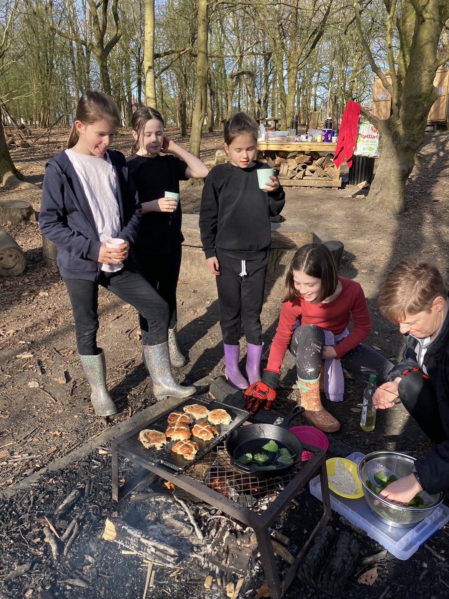PipersForestSch's tweet image. Nettle crisps and hot cross buns were on the menu for the last session of forest club before the Easter break. #pipersprep #piperssenior #getoutdoors #pipersfood #Easter2025 🔥