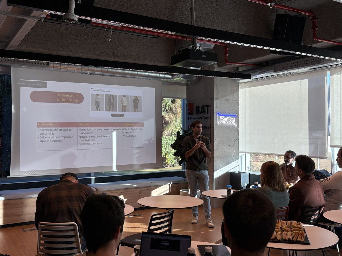 BAT_Tower's tweet image. ¡Arrancamos el martes con un nuevo #CommunityBreakfast by @kaikucaffelatte! 🥐☕ 

Esta vez, nos acompañan dos equipos de estudiantes de @MUnibertsitatea 🎓 quienes compartirán las soluciones que han desarrollado para #Lookiero en dos áreas clave👏