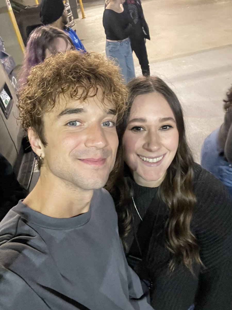 _itsjesstaylor's tweet photo. a much needed reunion https://t.co/mbhmiujavz