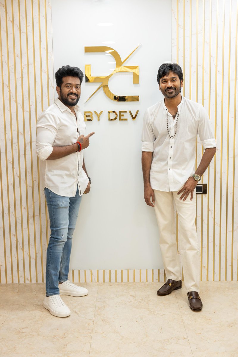 thekarigai's tweet photo. முன்னணி நட்சத்திர நடிகர் தனுஷ், பிரபல சிகையலங்கார நிபுணர் தேவ் அவர்களின் , "DCutz By Dev" எனும் பிரீமியம் சலூனை, சென்னை ஆர்.ஏ.புரத்தில் துவங்கி வைத்தார்.
#TheKarigai #Dhanush #DCutzByDev #Dev #SalonLaunch https://t.co/KrKnOWY33S