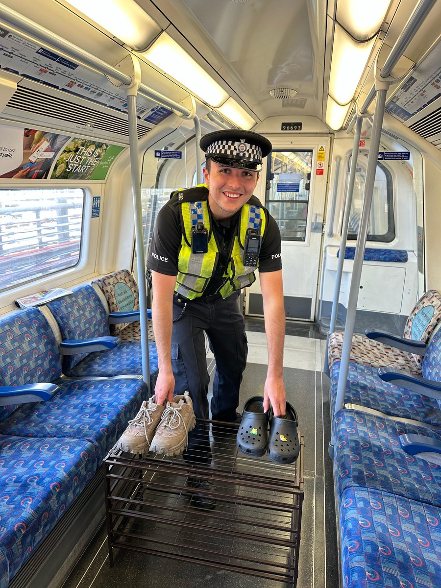 Today we’re announcing new measures which will see the mandatory removal of outdoor footwear on the railway.

The groundbreaking step is being introduced following a surge in reports to our text 61016 service of people putting their feet on seats.

🔗  spkl.io/6003fvBv9