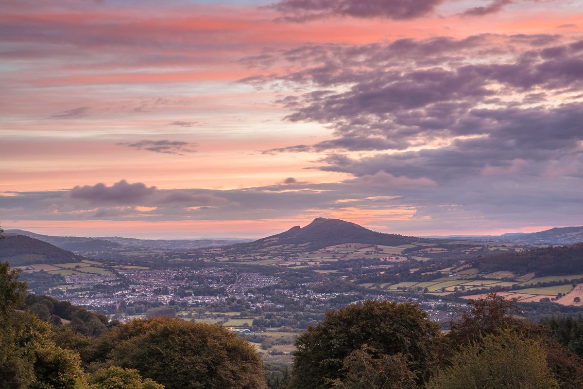 Parc Cenedlaethol Bannau Brycheiniog (@croesobannaub) on Twitter photo ⛰️ 🗺️ Os ydych yn archwilio dwyrain ein parc mae gan ein Canolfan Ymwelwyr yn y Fenni ddigonedd o wybodaeth am ble i fynd a beth i’w weld!
🕙 10AM – 4PM
Llun - Sadwrn, ar gau ar y Sul
--
📷 Anthony Pease ⛰️ 🗺️ Os ydych yn archwilio dwyrain ein parc mae gan ein Canolfan Ymwelwyr yn y Fenni ddigonedd o wybodaeth am ble i fynd a beth i’w weld!
🕙 10AM – 4PM
Llun - Sadwrn, ar gau ar y Sul
--
📷 Anthony Pease