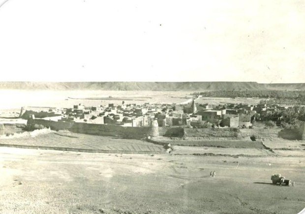 روى الأخ الكريم الأستاذ علي بن محمد السند وفقه الله قصةً عجيبة عن جَدِّه لوالدته فهد بن حمد بن سند - رحمه الله - .. تدور أحداث هذه القصة عن أعرابي ضاقت به السُّبُل هو وماشيتُه، فقد أجدبت الأرض، وغارت المياه، وبلغ الظمأ منهم منتهاه ..

حَثّ الأعرابيُّ غُنيماته برفق عَلّها تتحمّل